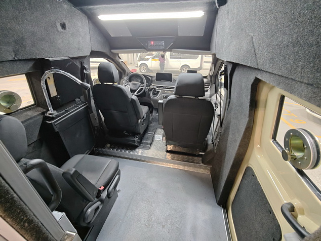 Автомобиль службы инкассации SKM M9